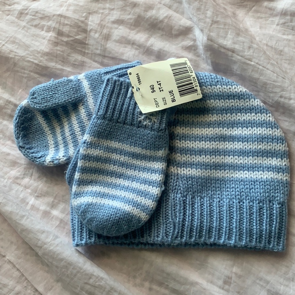 Toddler hat & mitten set